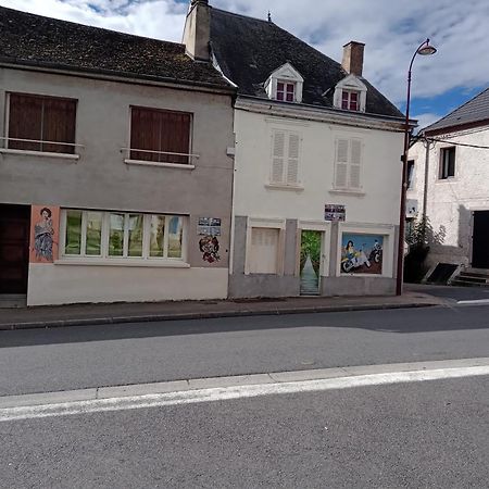 Appartement Le Labyrinthe Du Peintre Bransat Exteriör bild