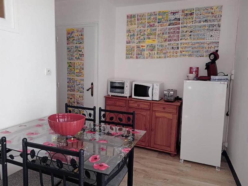 Appartement Le Labyrinthe Du Peintre Bransat Exteriör bild